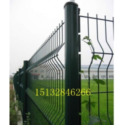 辽宁厂区桃型立柱隔离网、绿化带桃型柱围栏、桃心立柱围栏网